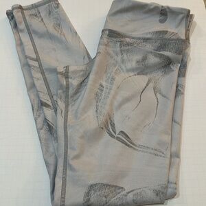 Alo Grey Marble Gloss Leggings Medium